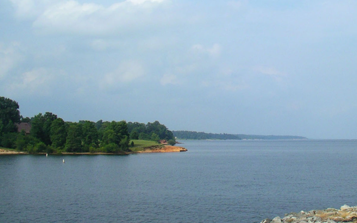 Scenic shot of Sardis Lake